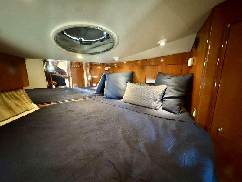 43ft Carver Yacht For Sale