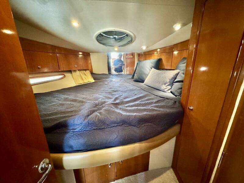 43ft Carver Yacht For Sale