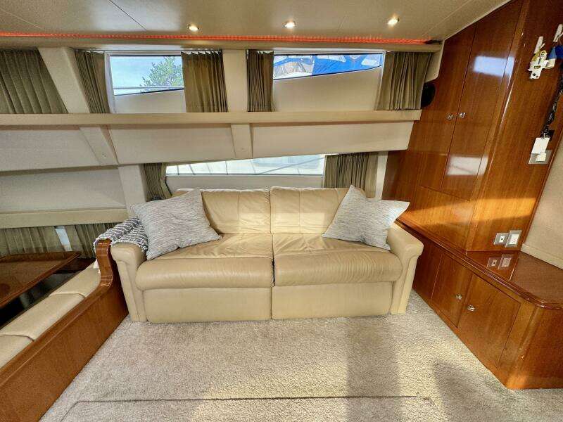 43ft Carver Yacht For Sale
