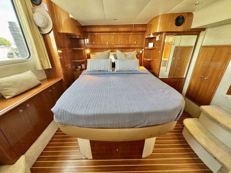 43ft Carver Yacht For Sale