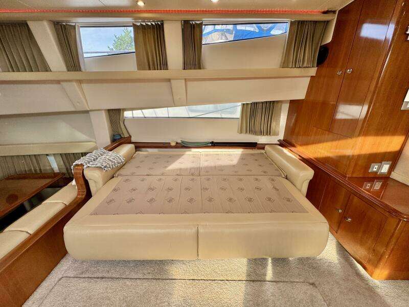 43ft Carver Yacht For Sale