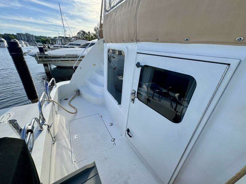 43ft Carver Yacht For Sale