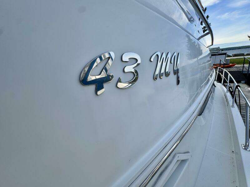 43ft Carver Yacht For Sale