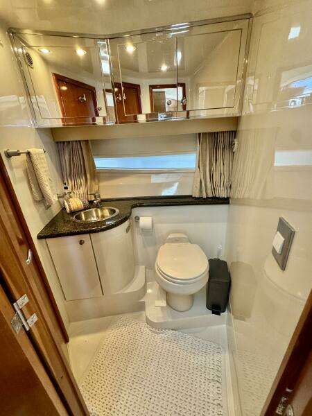 43ft Carver Yacht For Sale