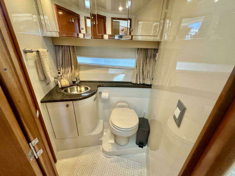 43ft Carver Yacht For Sale