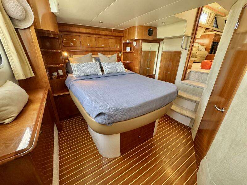 43ft Carver Yacht For Sale