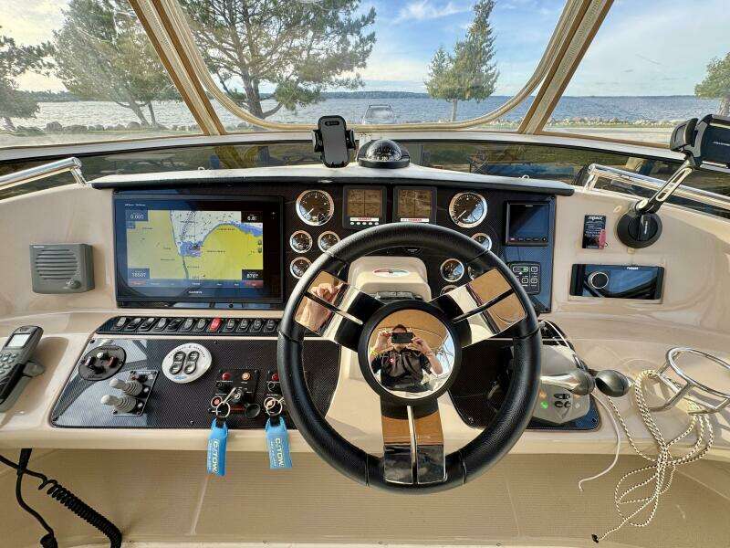 43ft Carver Yacht For Sale