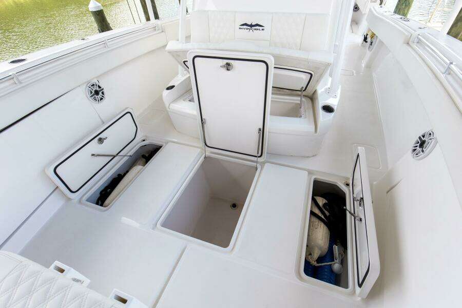 2020 Invincible 39 Open Fisherman Storage (3)