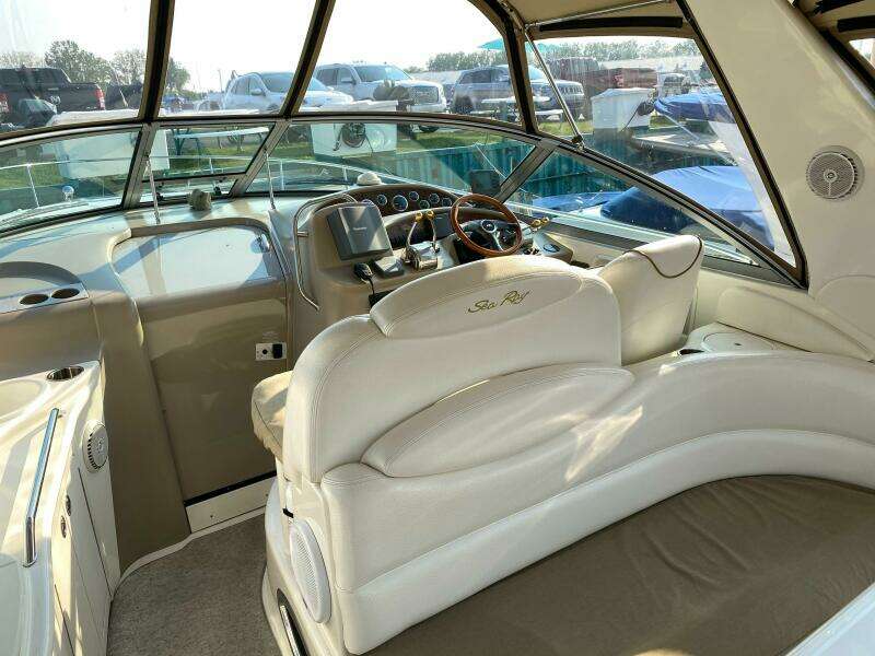 34ft Sea Ray Yacht For Sale