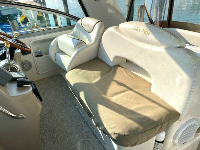34ft Sea Ray Yacht For Sale