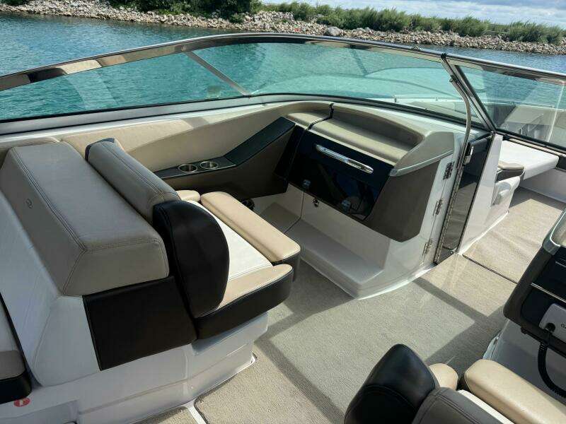 32ft Regal Yacht For Sale