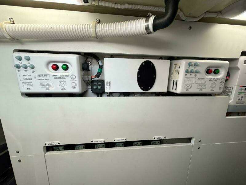 52ft Carver Yacht For Sale