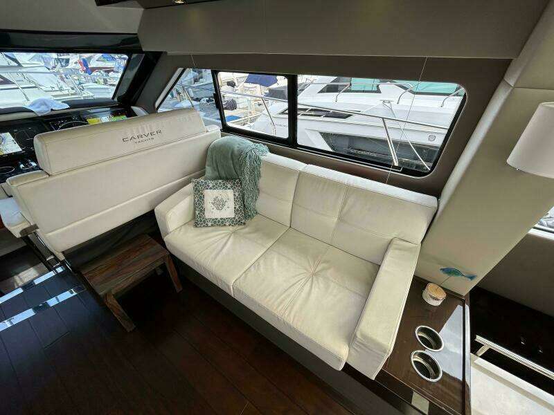 52ft Carver Yacht For Sale