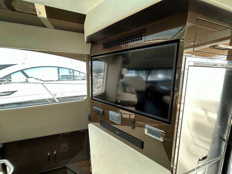 52ft Carver Yacht For Sale