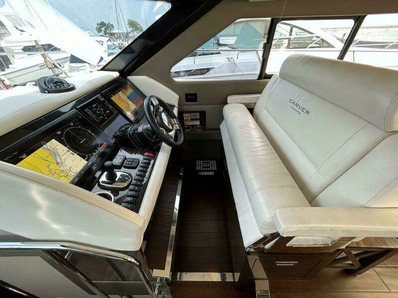 52ft Carver Yacht For Sale