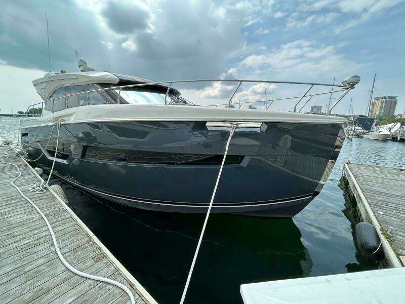 52ft Carver Yacht For Sale