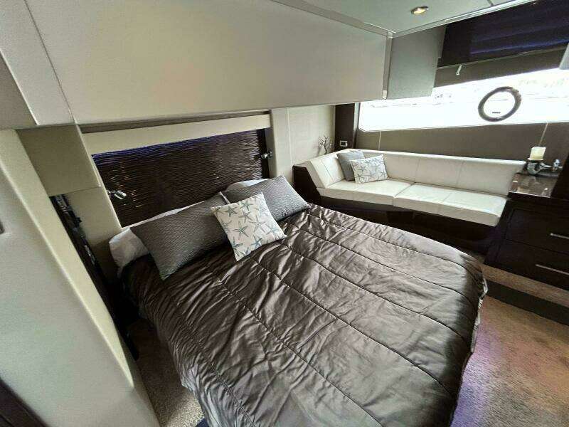 52ft Carver Yacht For Sale