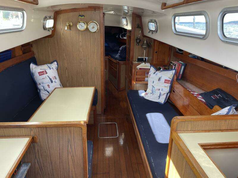 SEMPER FI 33ft Allied Yacht For Sale