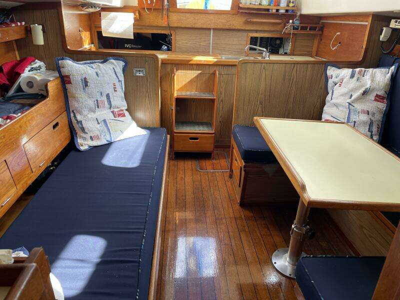 SEMPER FI 33ft Allied Yacht For Sale