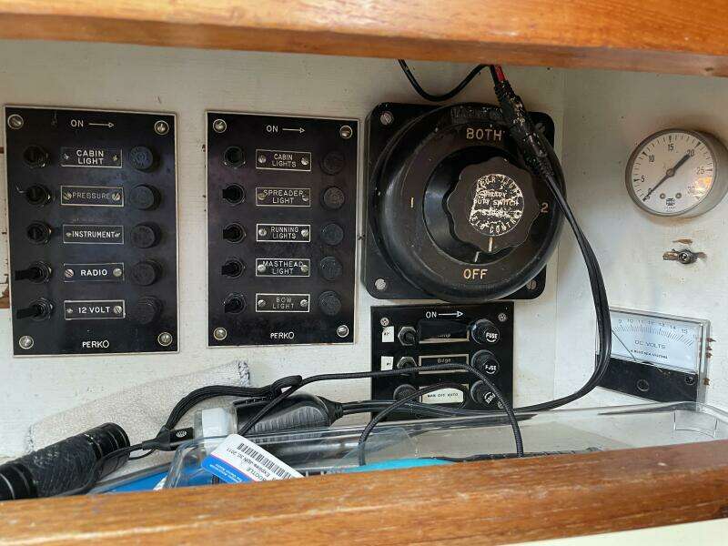 SEMPER FI 33ft Allied Yacht For Sale