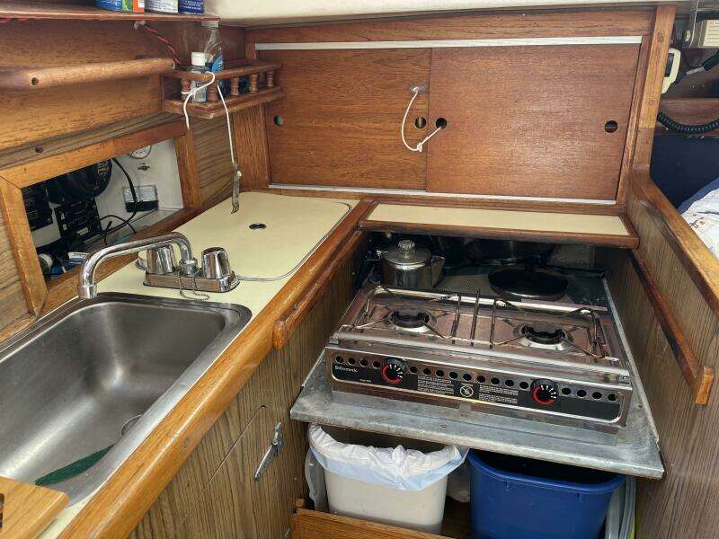 SEMPER FI 33ft Allied Yacht For Sale