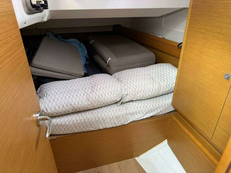 KAiROS 40ft Jeanneau Yacht For Sale