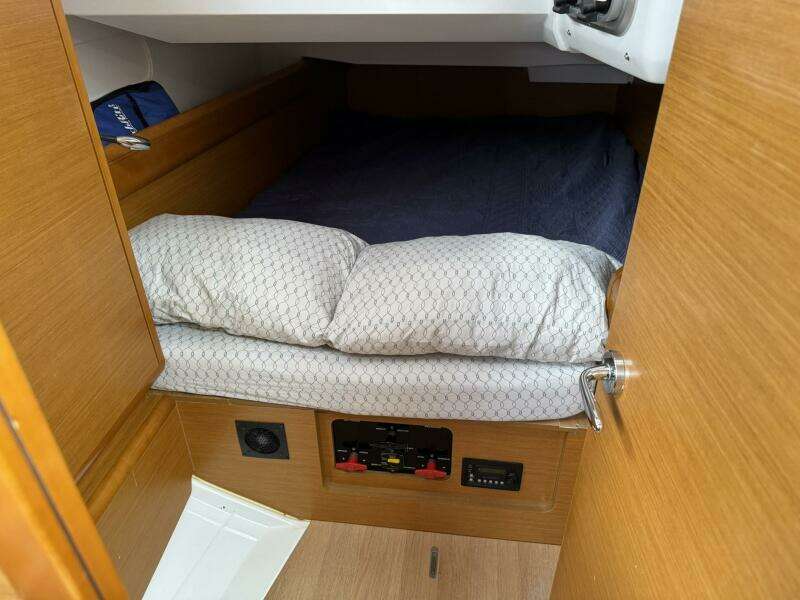 KAiROS 40ft Jeanneau Yacht For Sale