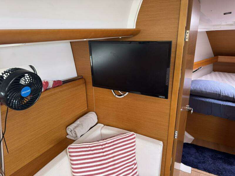 KAiROS 40ft Jeanneau Yacht For Sale