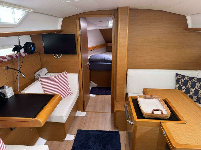 KAiROS 40ft Jeanneau Yacht For Sale
