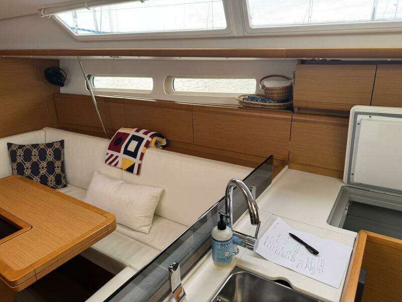 KAiROS 40ft Jeanneau Yacht For Sale