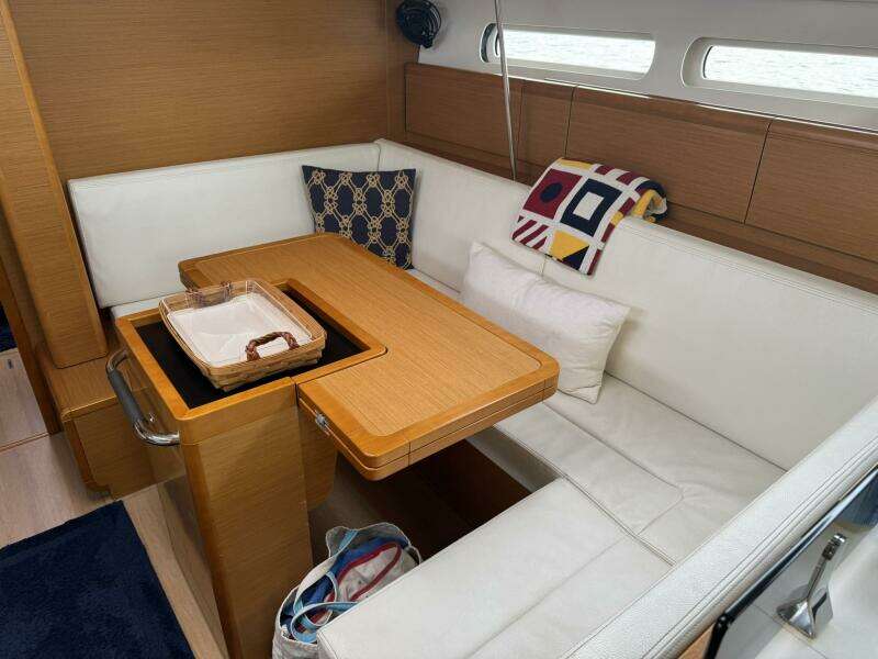 KAiROS 40ft Jeanneau Yacht For Sale