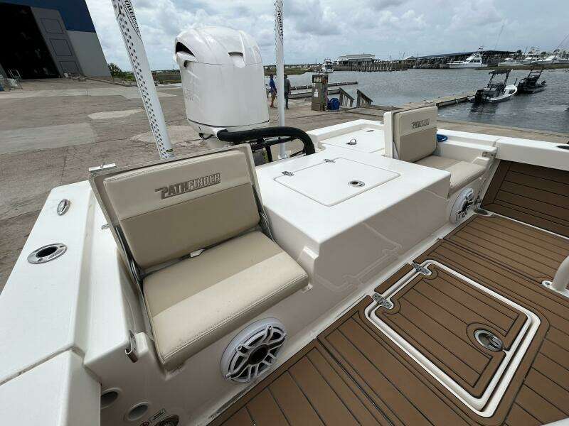 24ft Pathfinder Yacht For Sale