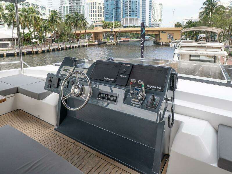 Alva OE 54 Flybridge Helm Station