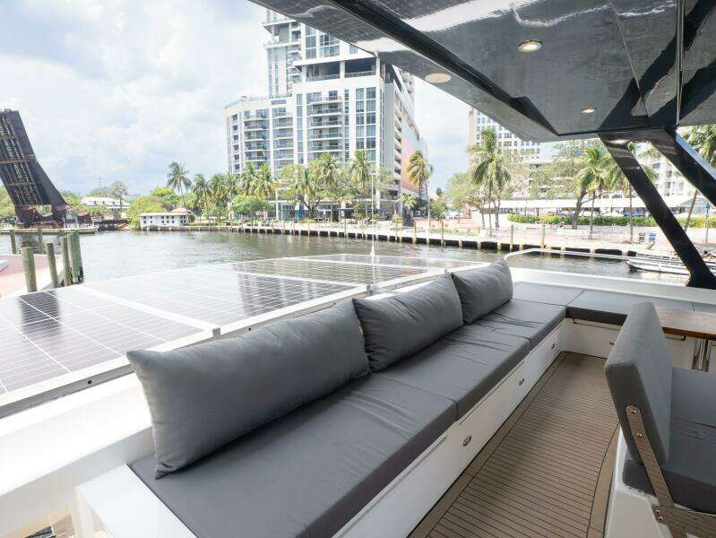 Alva OE 54 Flybridge Sofa Seating