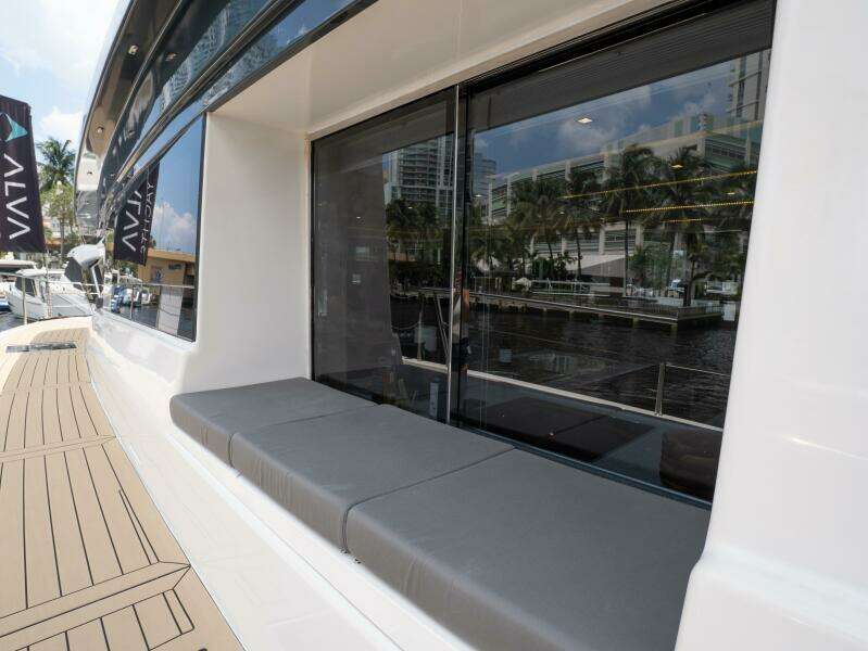 Alva OE 54 Port Hull Bench Seat