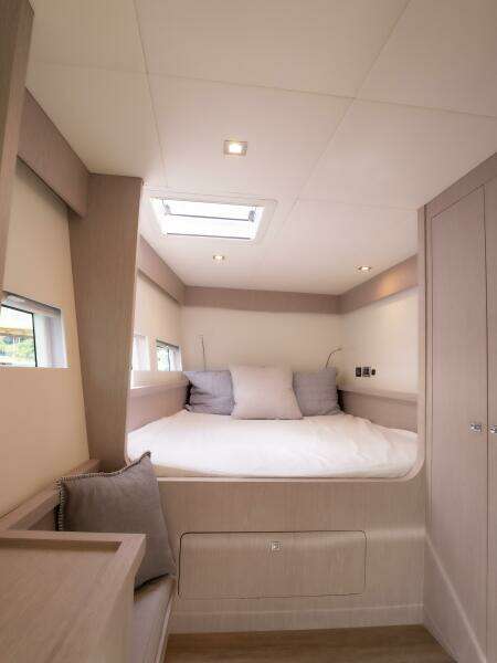 Alva OE 54 Port Forward Cabin Bed