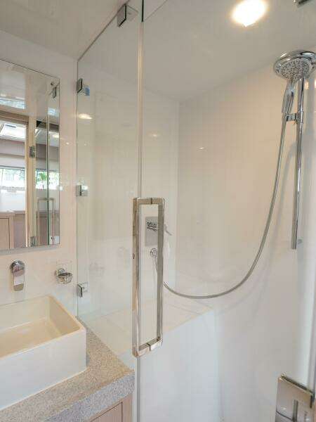Alva OE 54 Port Aft Shower