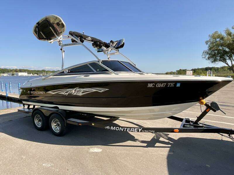 22ft Monterey Yacht For Sale