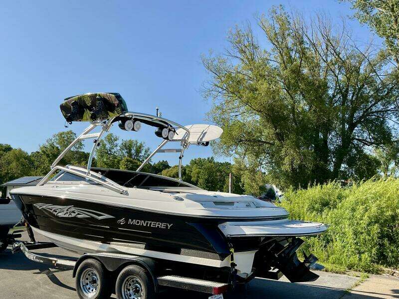 22ft Monterey Yacht For Sale