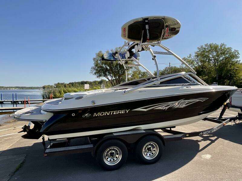 22ft Monterey Yacht For Sale