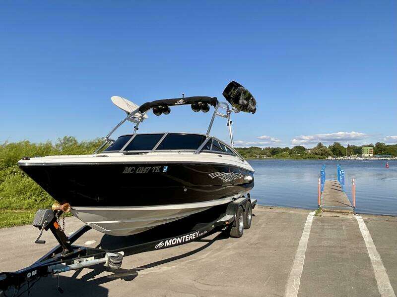 22ft Monterey Yacht For Sale