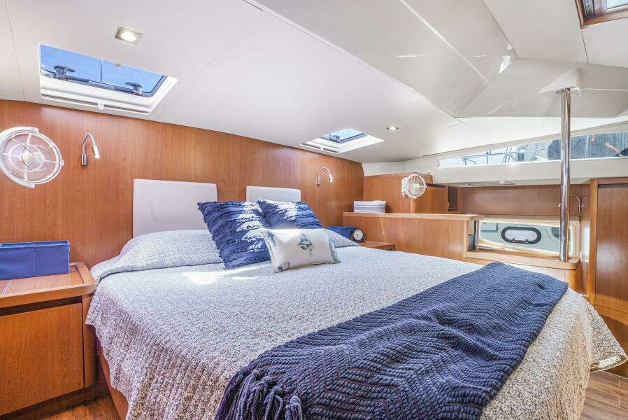 44ft Aquila Yacht For Sale
