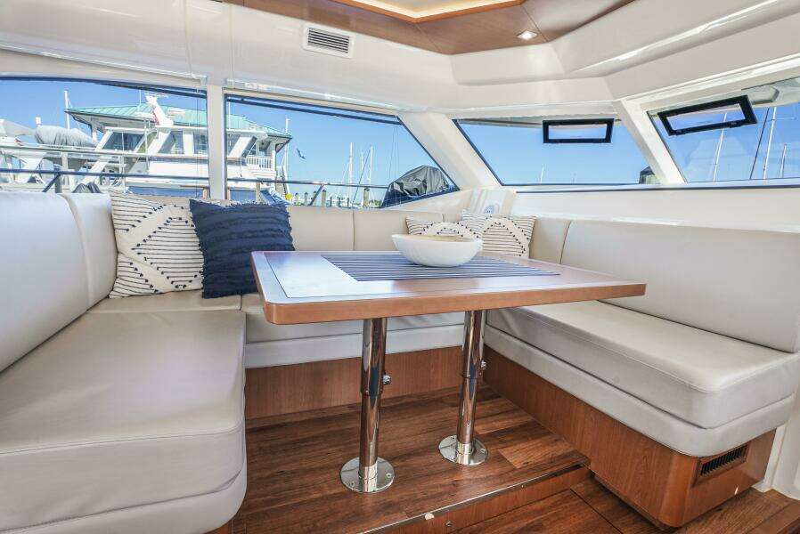 44ft Aquila Yacht For Sale