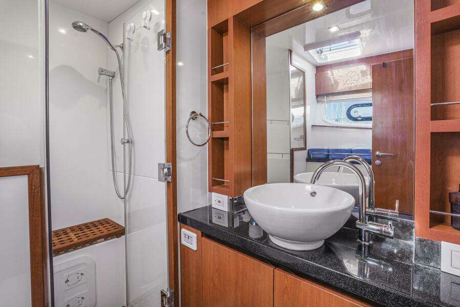 44ft Aquila Yacht For Sale