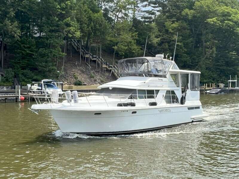 44ft Carver Yacht For Sale