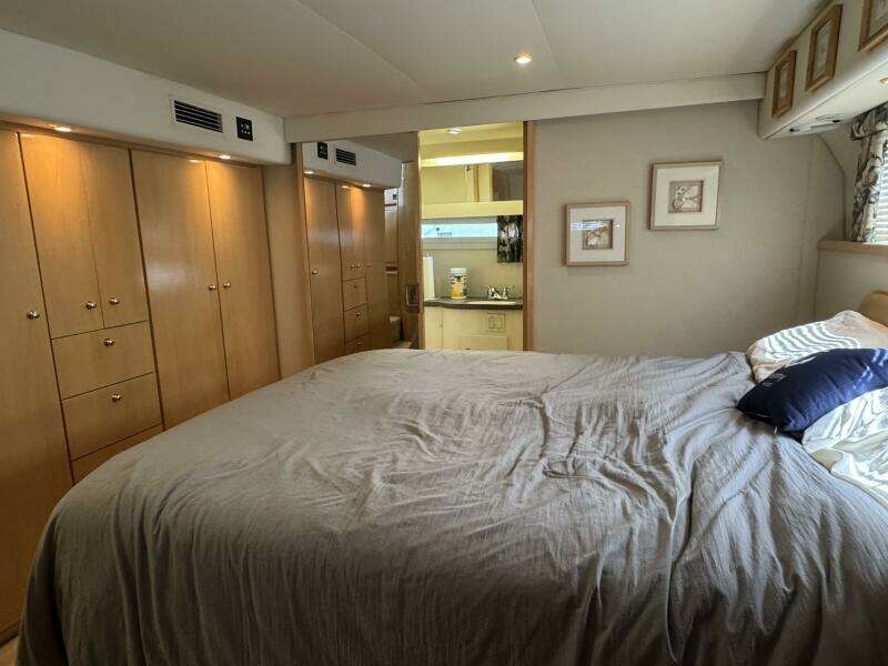 44ft Carver Yacht For Sale