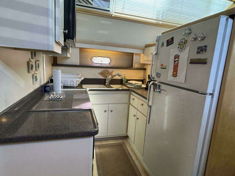 44ft Carver Yacht For Sale