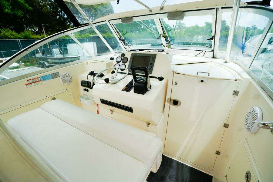 26ft Pursuit Yacht For Sale