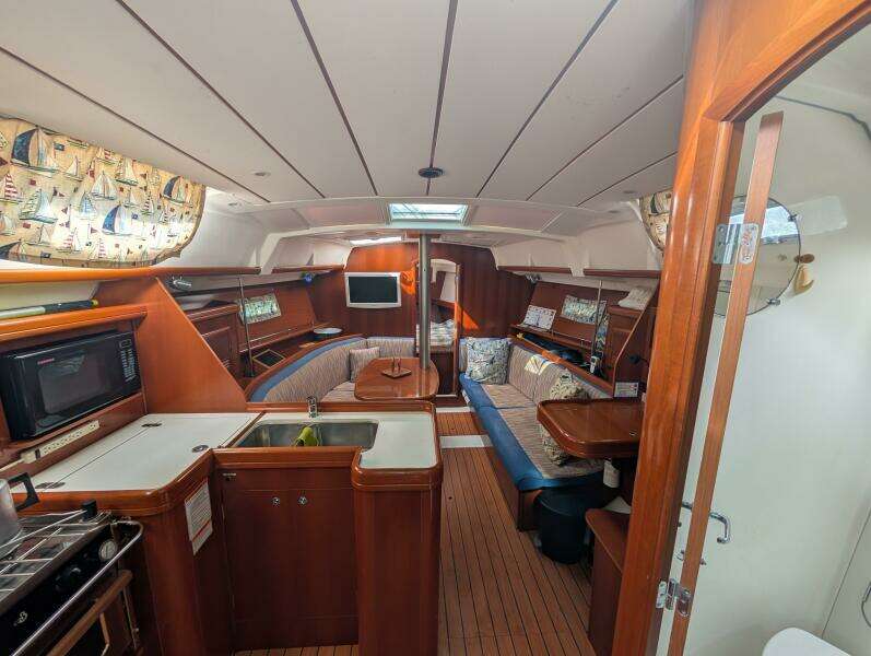 Sea Mistress IV 37ft Beneteau Yacht For Sale