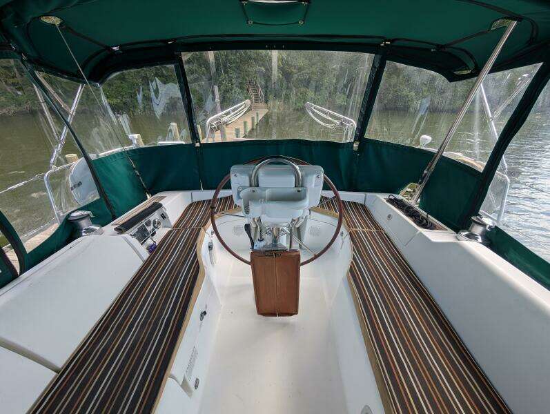 Sea Mistress IV 37ft Beneteau Yacht For Sale